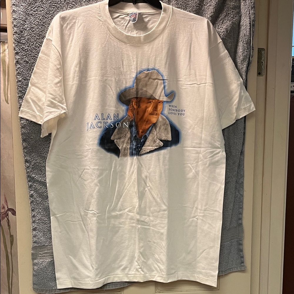 NWOT Alan Jackson 2001 White Graphic Concert T-Shirt Pre Shrunk Unworn